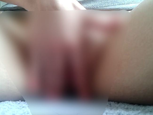 Download: Deutsche_Anna - 18 Jähriges Amputee Girl berührt ihre glatte unschuldige Spalte