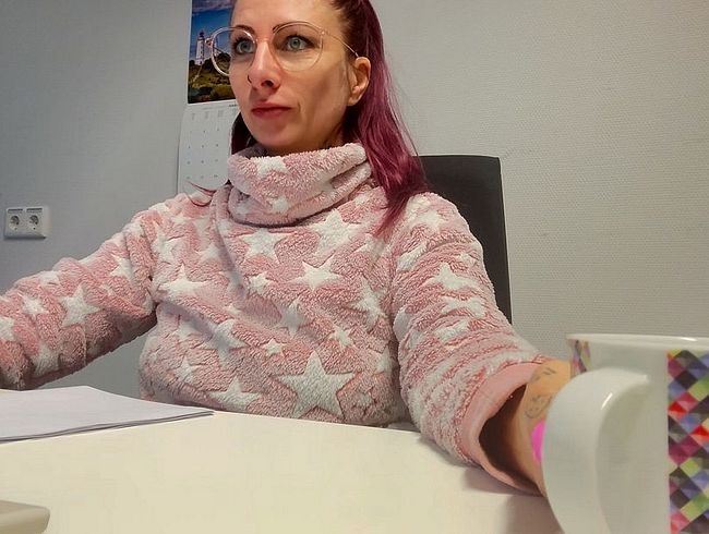 Download: Devils_Akita - OMG! HABE ICH DAS WIRKLICH GETAN? Ich FICKE mich im GROSSRAUMBÜRO - PUBLIK!