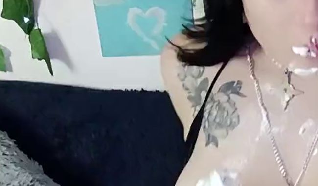 Download: DianneGolden31 - Mmmm, ich mag es, mit Sahne bedeckt zu sein ?