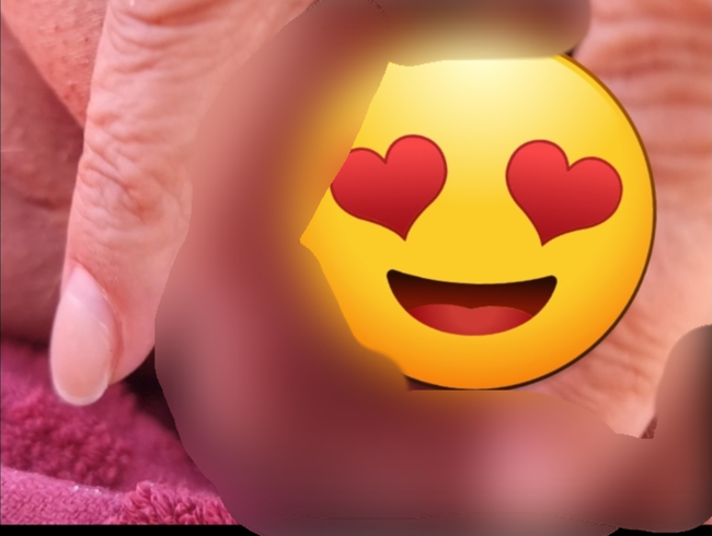 Download: DickeTitte70 - Am FKK Strand mit der Muschi gespielt