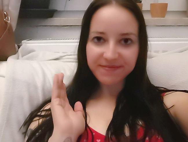 Download: Die-Hannah - Frisch aus dem Bett und schon notgeil!!!