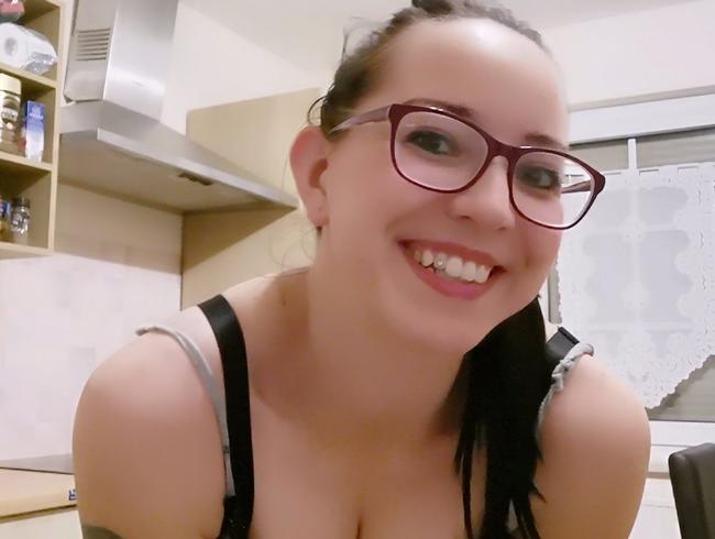 Download: Die-Hannah - Wieviele Finger bekomme ich wohl rein???