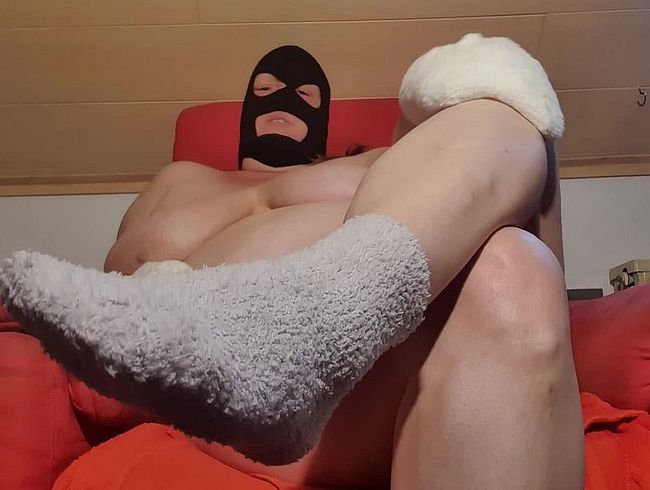 Download: Dirty-Jade - Ich geile dich mit Kuschelsocken und meinen geilen Kurven so richtig auf