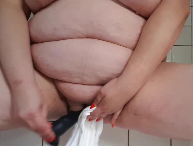 Download: Dirty-Jade - Piss- und Spritzfotze in Aktion