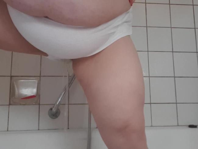 Download: Dirty-Jade - Pisse und Squirting-Saft in weißen Slip