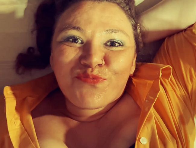 Download: Dirty666Pee - Die perversen Abenteuer der dreckigen Pisstrink-Nutte Peenelopee inkl. Flaschentrichter & Spucke