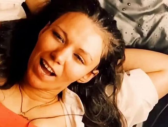 Download: Dirty666Pee - Voll bekleidet ins Gesicht, auf die Haare und in den Mund pissen lassen. So liebe ich es! (ohne Ton)