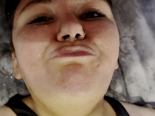 Download: Dirty666Pee - Spontan 2 fette Ladungen Pisse abgeschluckt [2 verschiedene Szenen, gurgeln] Geil, nass, schmutzig!