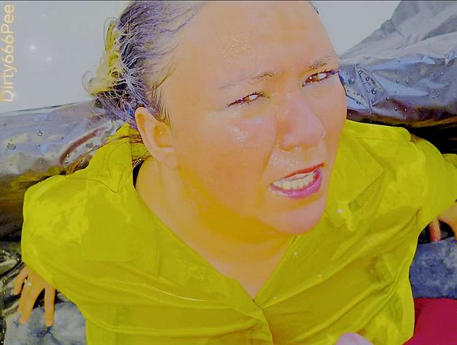 Download: Dirty666Pee - Spaß im Bad #1 [Piss-Sabber-Gummi-Perversionen] Extreme und bizarre Spielchen. 100% Amateur Milf