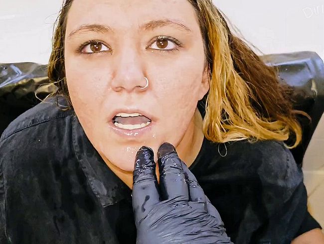 Download: Dirty666Pee - Spaß im Bad #4 [Tief im nassen Schlund] Gummi - Handschuhe - Pisse extrem