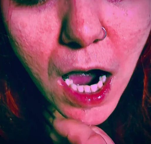 Download: Dirty666Pee - Hausfrau in Action (Pissen schlucken für den Weltfrieden)