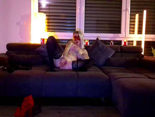 Download: DirtyAddel - Wenn DAS meine Familie wüsste!? Zum 1.Mal öffentlich im Internet masturbiert!!!