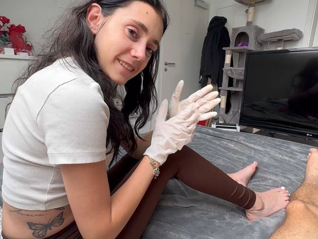 Download: DirtyTeenxRay - Schwanz in Latex Handschuhen bearbeitet + Spermaexplosion!