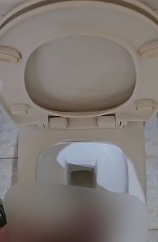 Download: Discover_me - Echter reifer Mann pisst vor der Kamera ganz ohne Show nur du und ich im stillen Moment