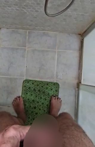 Download: Discover_me - Ich hatte Druck drauf unter der Dusche, der Natursekt musste raus