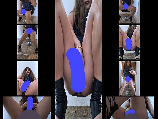 Download: DivyStylez - Nach dem Gym im Korsett vor dem Spiegel posieren und abwichsen