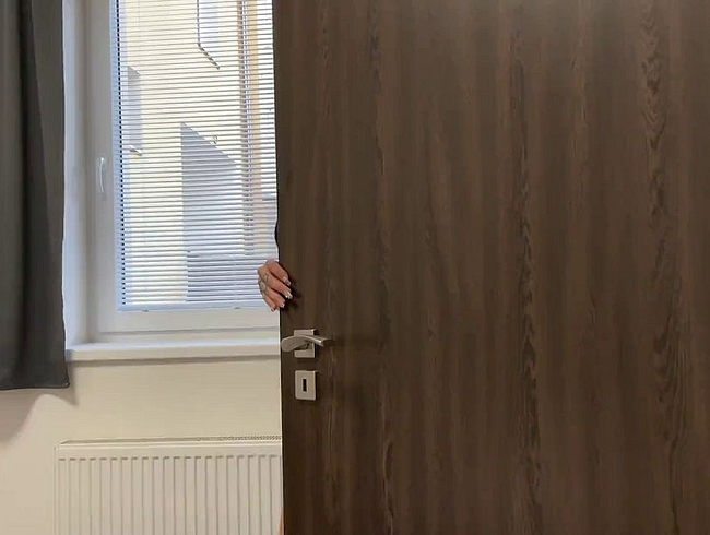 Download: DoMaXXX - Schulmädchen probiert Tittenfick