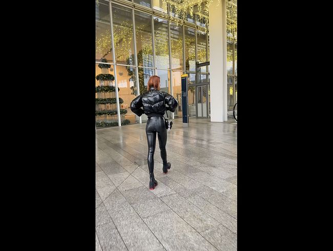 Download: Dollydyson - Pisse und schaumiger creampie für gutes latex girl