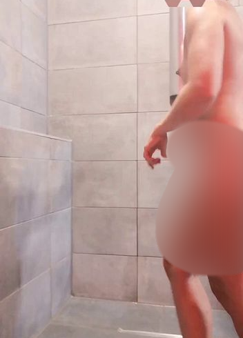 Download: Doppelleben365-1 - Öffentliche Dusche im Fitness