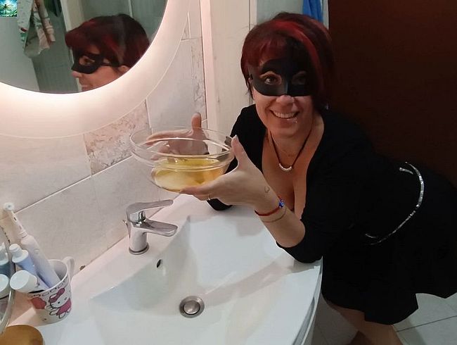 Download: DragonflyExhib - Urin im Mund gurgeln, Urinspiele spielen und Urin aus der Schüssel trinken! Ein fantastisches Wassersportspiel!