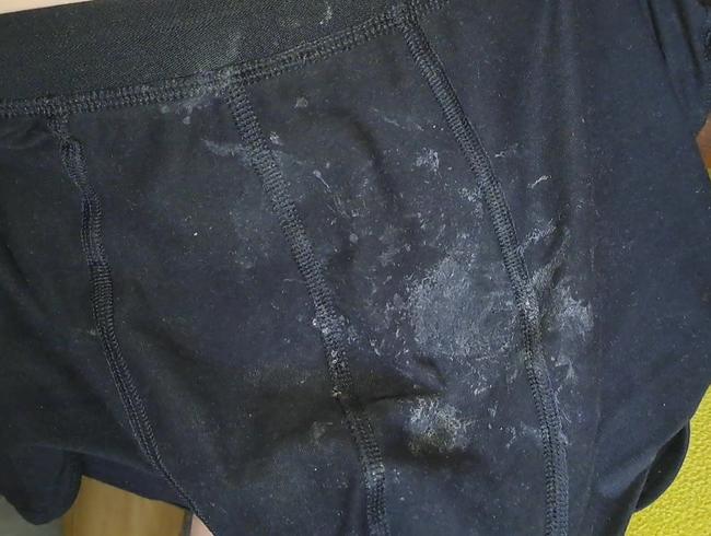 Download: Eheflittchen68 - Sein wichsflecken- Slip angezogen
