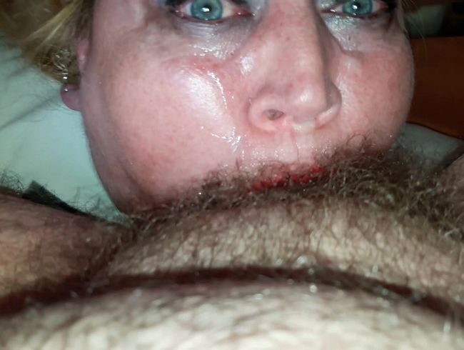 Download: Eheflittchen68 - Spitting Throatmaul - tief in den Hals gebumst
