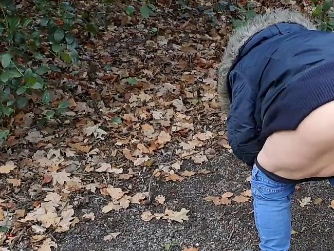 Download: Eheflittchen68 - nötig pissen beim Spaziergang