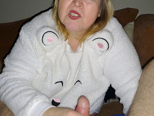 Download: Eheflittchen68 - Erniedirigungs Handjob für den Cuckischwanz