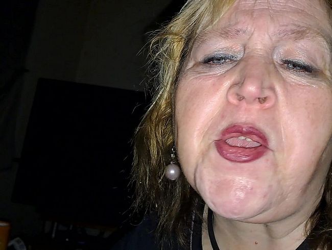 Download: Eheflittchen68 - Schwanzbespucken beim Handjob