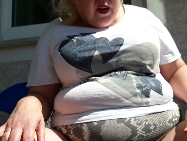 Download: Eheflittchen68 - abpissen auf dem Balkon