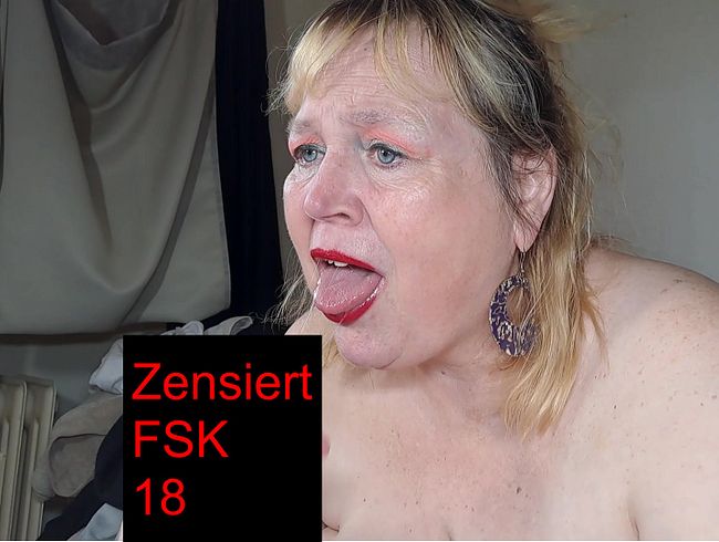 Download: Eheflittchen68 - Sloppy Blowjob am Dildo