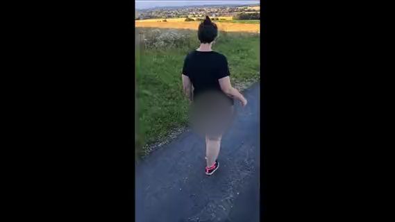 Download: Einfach_Dani - Unten Ohne Spazieren