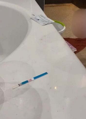 Download: EinsameEhefrau04 - Schwangerschaftstest gemacht