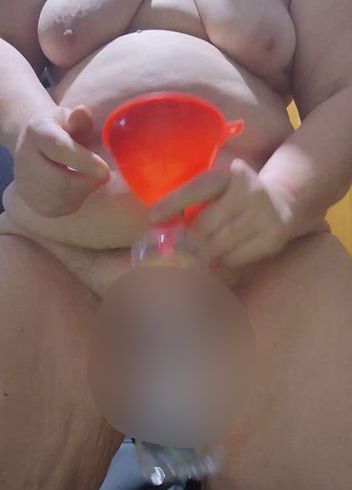 Download: Emergenzy - Pisse abgefüllt, direkt aus der Quelle!