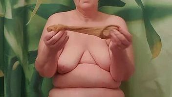 Download: Emergenzy - Nylons vollgepisst und damit herumgespielt