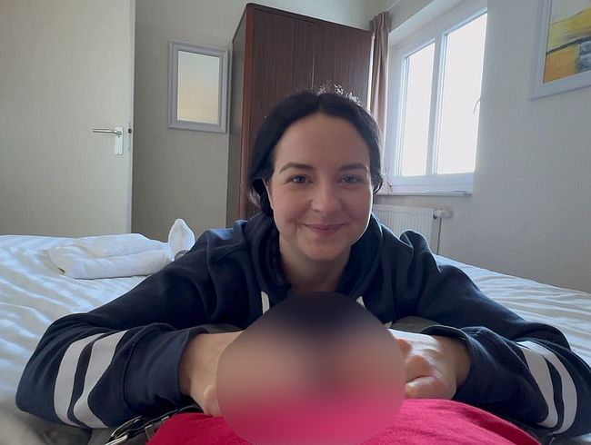 Download: EmmaSecret - Psst! Wir hören die anderen ficken, jetzt bin ich auch geil!