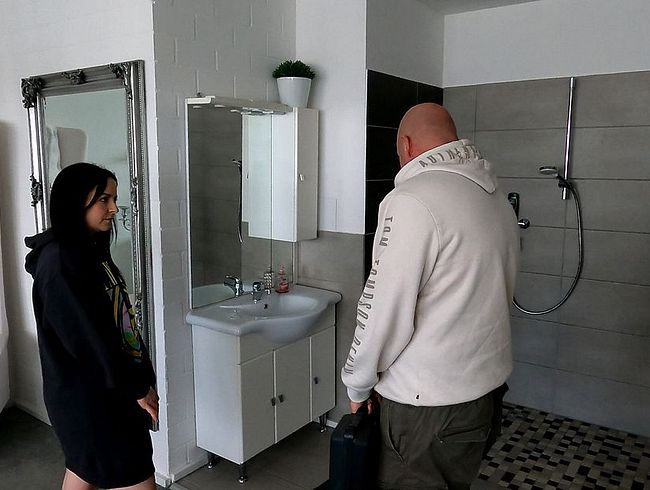 Download: EmmaSecret - Hausmeister EXTREM! Zickenbändiger zerstört meine FOTZE!