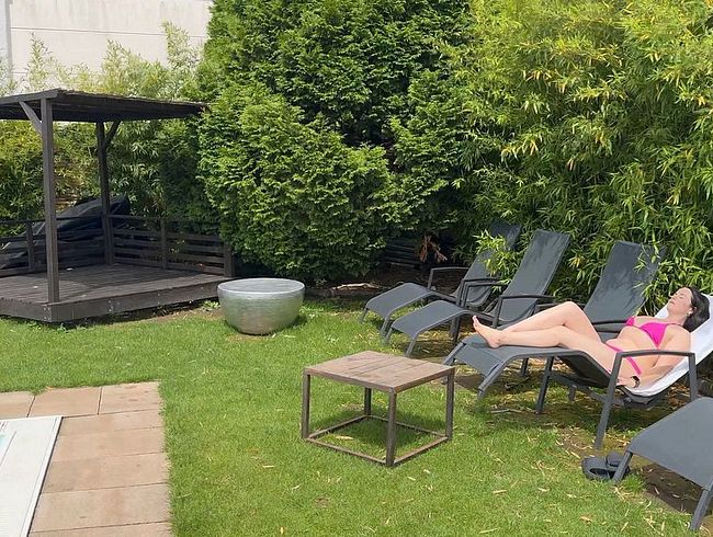 Download: EmmaSecret - Frühlings-Geheimnis: Geiler Outdoor-Fick im Garten!