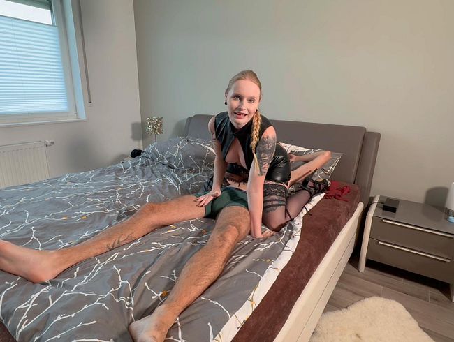 Download: Emma_Wolf - LOCKTOBER!!! Harte Lektion für den Sklavenschwanz!