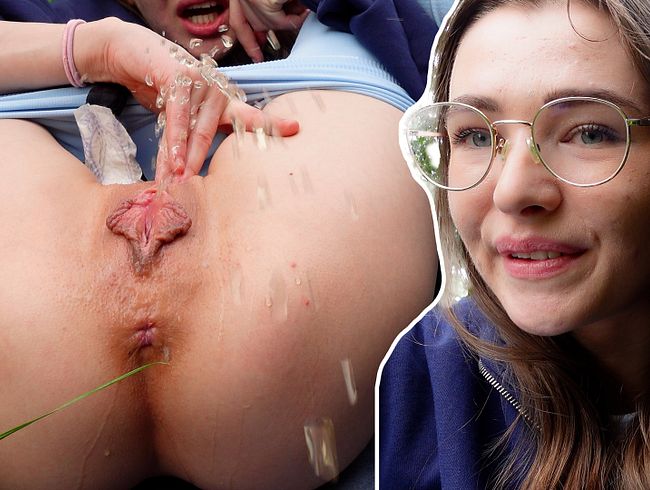 Download: Emmi-Hill - OUTDOOR SQUIRT CHALLANGE! Mein Schmetterling befruchtet die Wiese!  