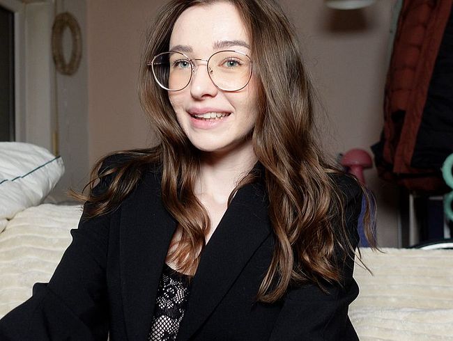 Download: Emmi-Hill - ELEGANTER DRESS, VERSAUTER ORGASMUS!!!