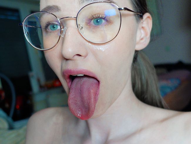 Download: Emmi-Hill - Mein erstes Mal WICHSE IM GESICHT!