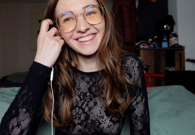 Download: Emmi-Hill - SQUIRT BIS AUF DEN BODEN!!