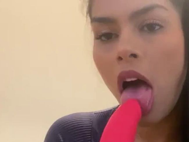 Download: Emmiexxx - schlampiger Blowjob