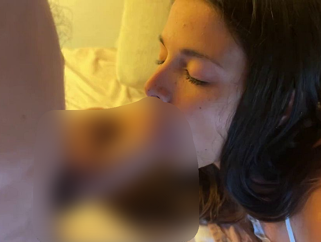 Download: EmyRose - Ficken - Bumsen - Blasen ... Erstes eskaliert! (Part 1)