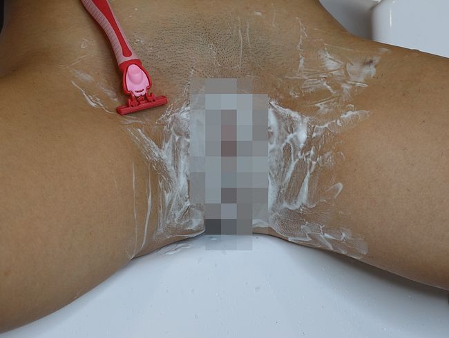 Download: Erect_Dick - Muschirasur mit Trimmer und Rasiermesser in Nahaufnahme! Einfaches Fingern!