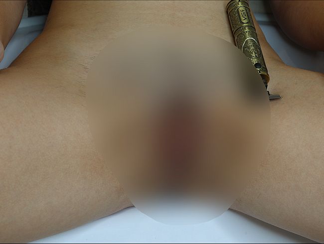 Download: Erect_Dick - Eine sehr behaarte Muschi mit Trimmer und Rasierer rasieren! Nahaufnahme der Muschi!