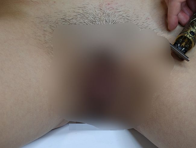 Download: Erect_Dick - Deine behaarte Muschi mit Wassermelonen-Rasierschaum rasieren!