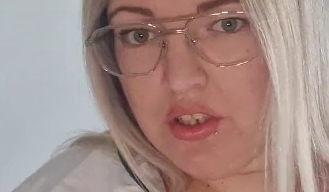 Download: Erkunden - Sexy Ärztin Dr. Mia