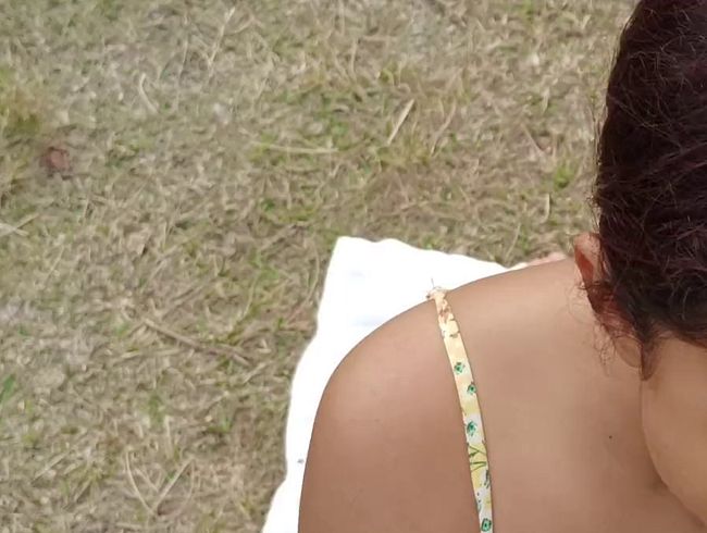 Download: EthanColeman - Saugen eines großen 20 cm großen Schwanzes auf dem wilden Feld